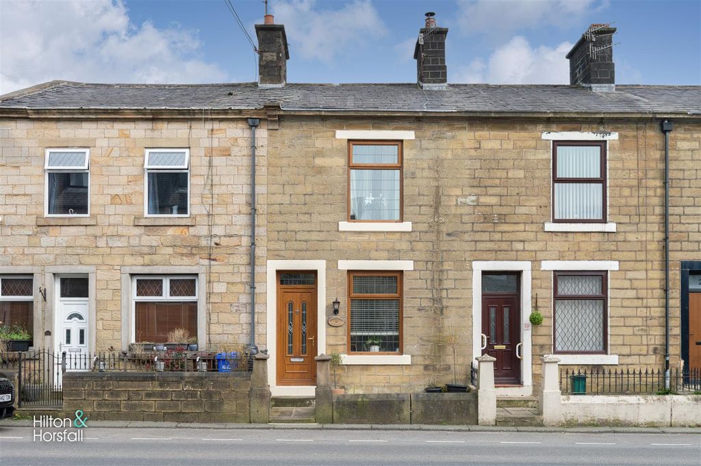 Property photo 1 of 14 Gisburn Road