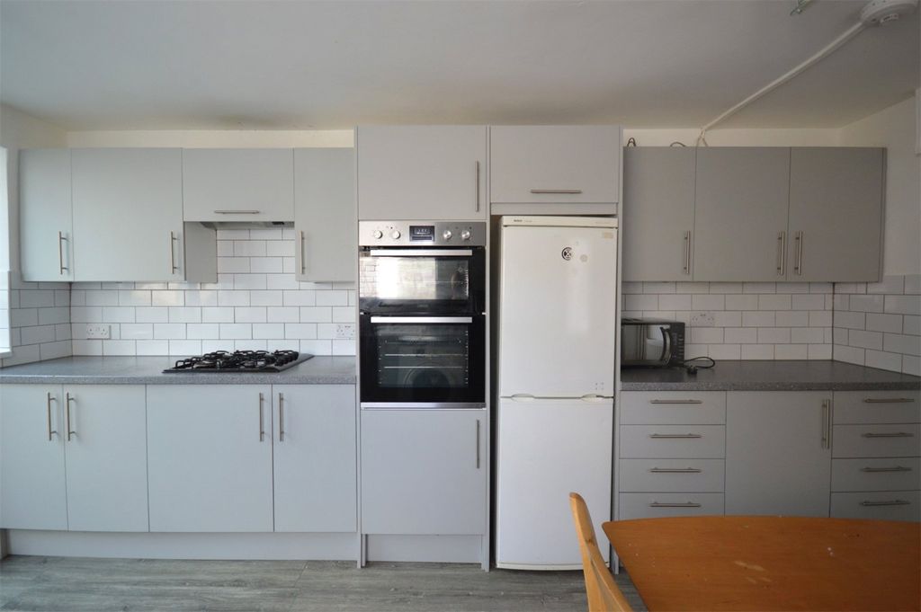 Property photo 2 of 13 Photo 04