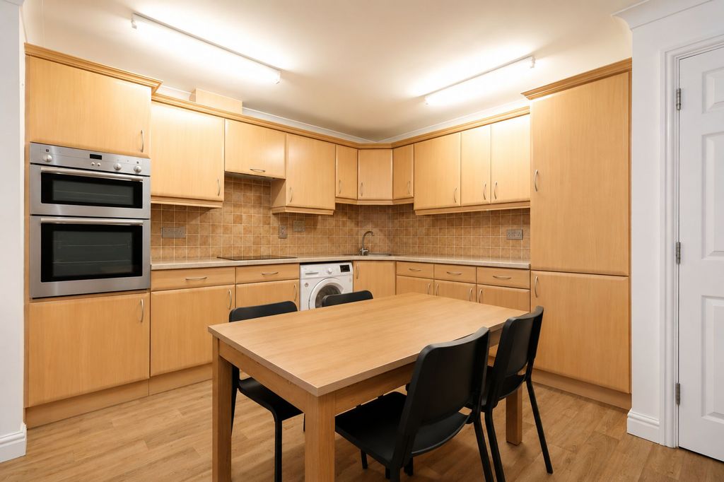 Property photo 2 of 10 Kitchen