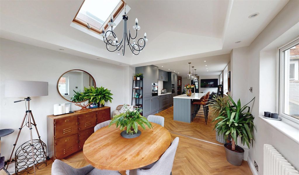 Property photo 2 of 41 Mill Lane Kitchen/Diner