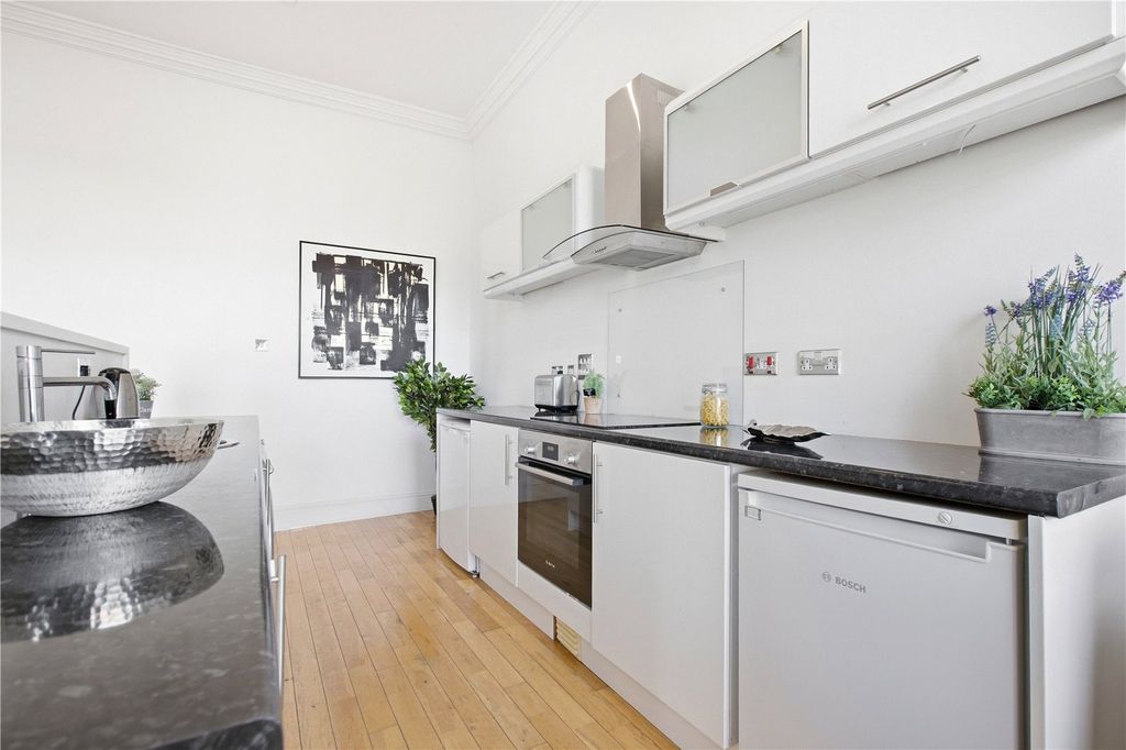 Property photo 3 of 11 Kitchen