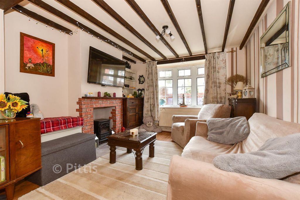 Property photo 3 of 12 Lounge