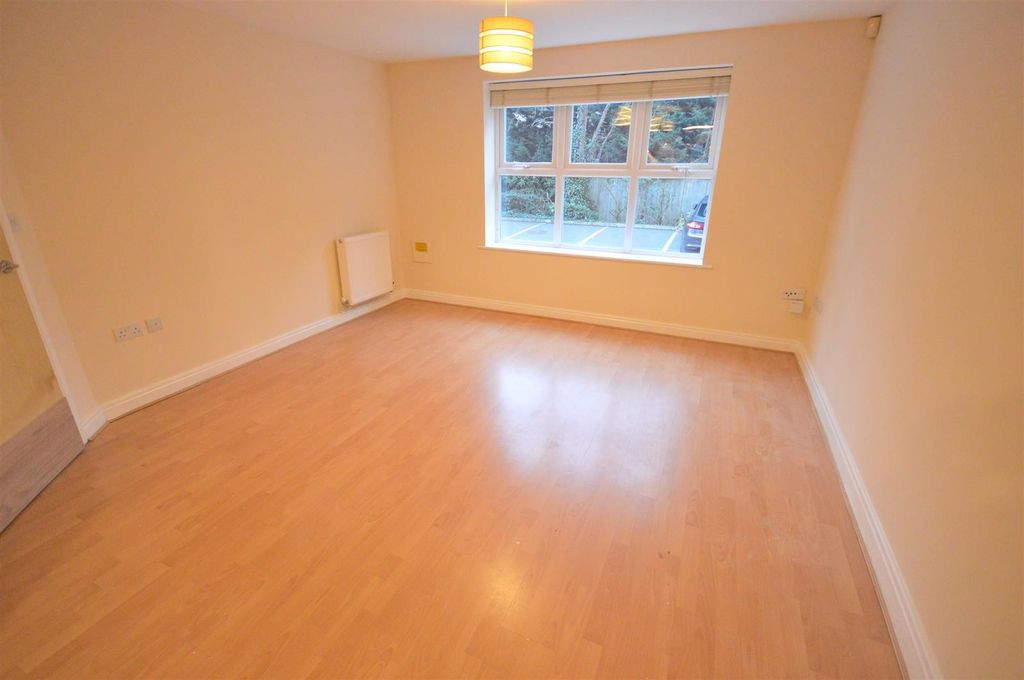 Property photo 3 of 9 Living Room