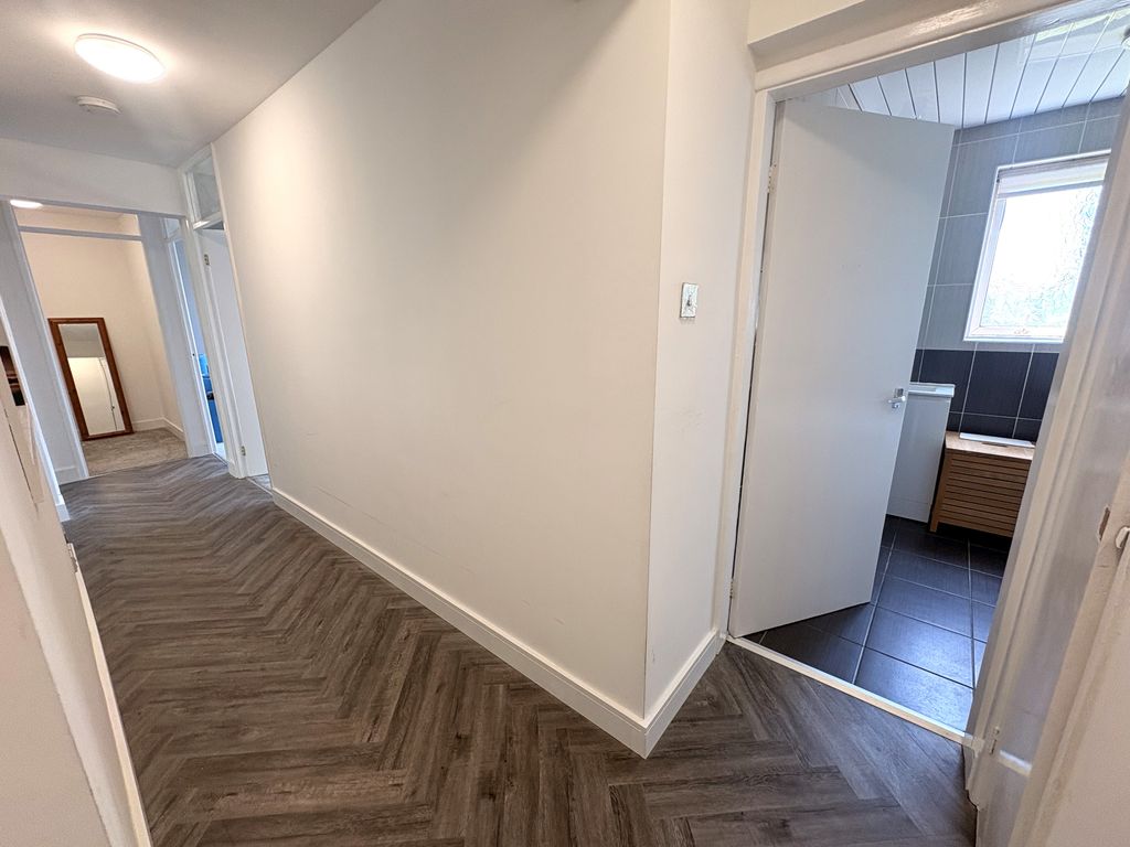 Property photo 3 of 15 Entrance Hall