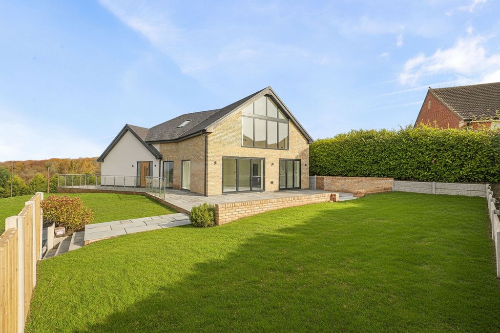 Property photo 2 of 28