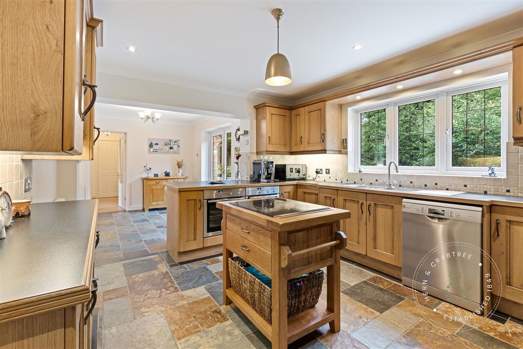 Property photo 3 of 50 Greenwood Road, Llandaff, Hern Crabtere (23).Jpg