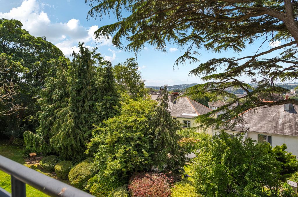 Property photo 3 of 16 1483047-12-6A3938...