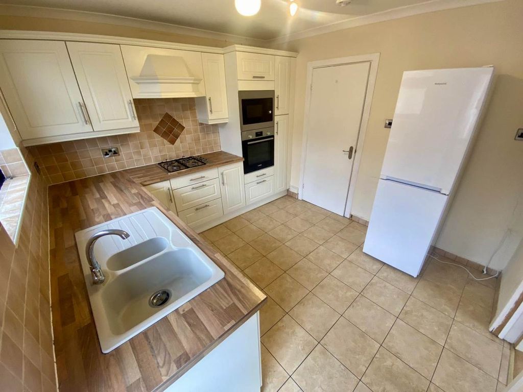 Property photo 2 of 15 Kitchen 2