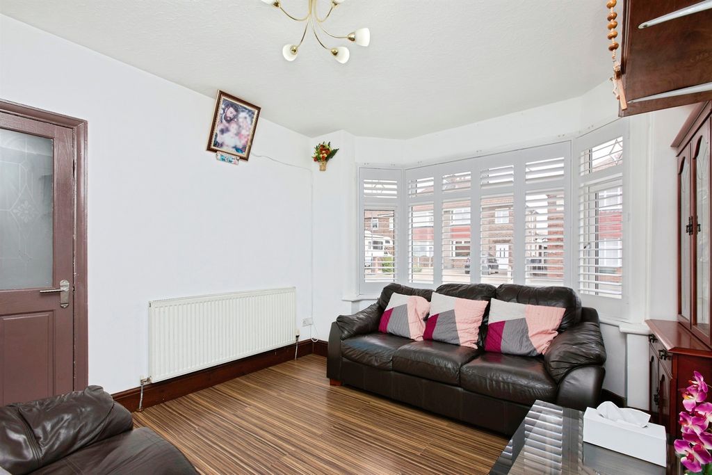 Property photo 2 of 11