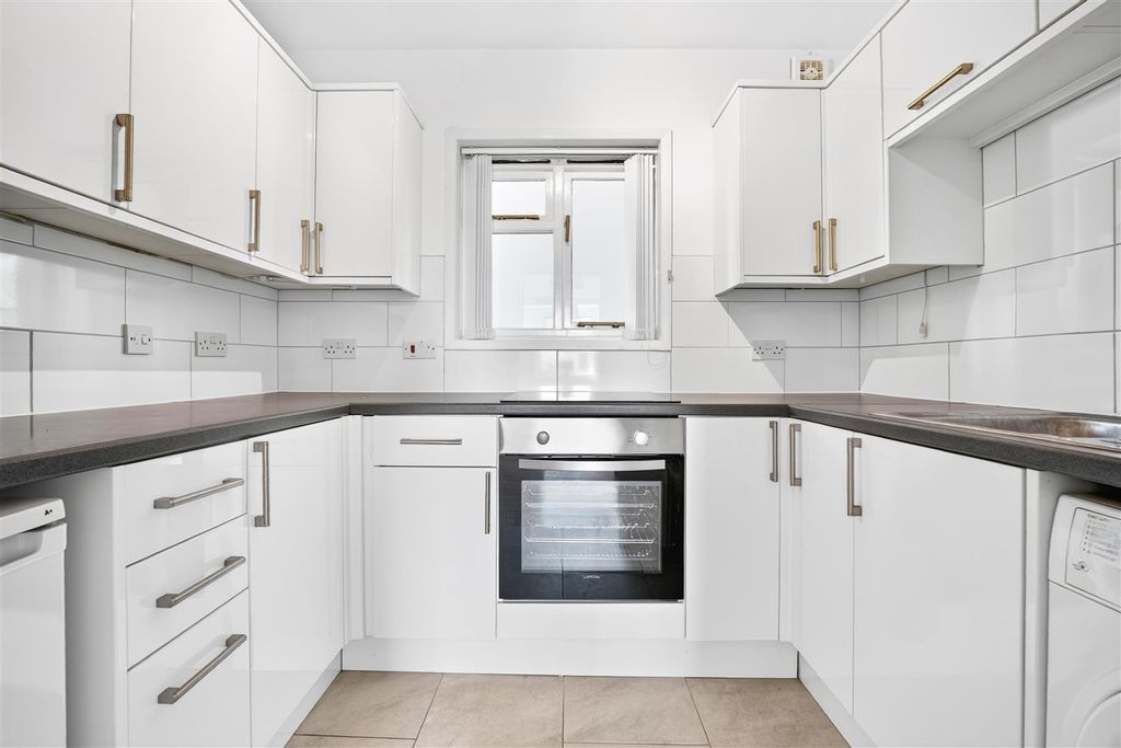 Property photo 3 of 21 Kitchen