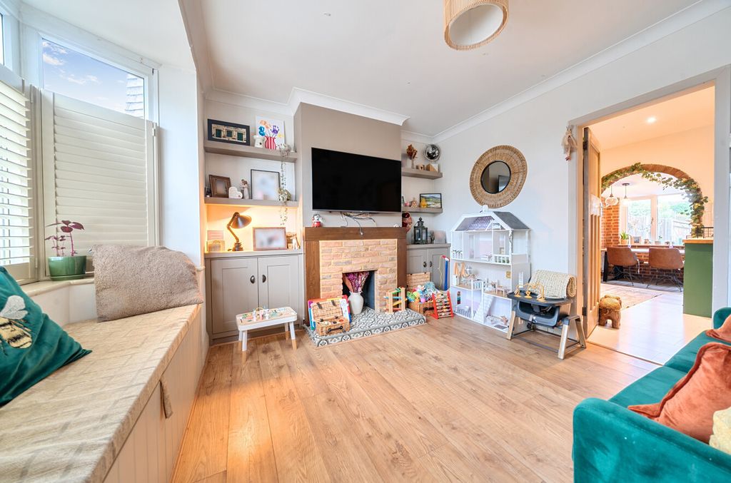 Property photo 2 of 10 1382196-13-691Dd9...