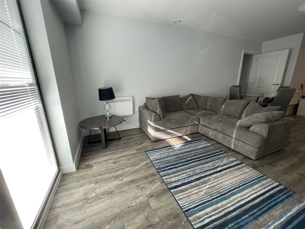 Property photo 3 of 13 Lounge