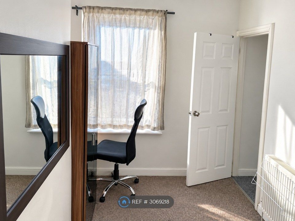 Property photo 3 of 13 Upstairs Room
