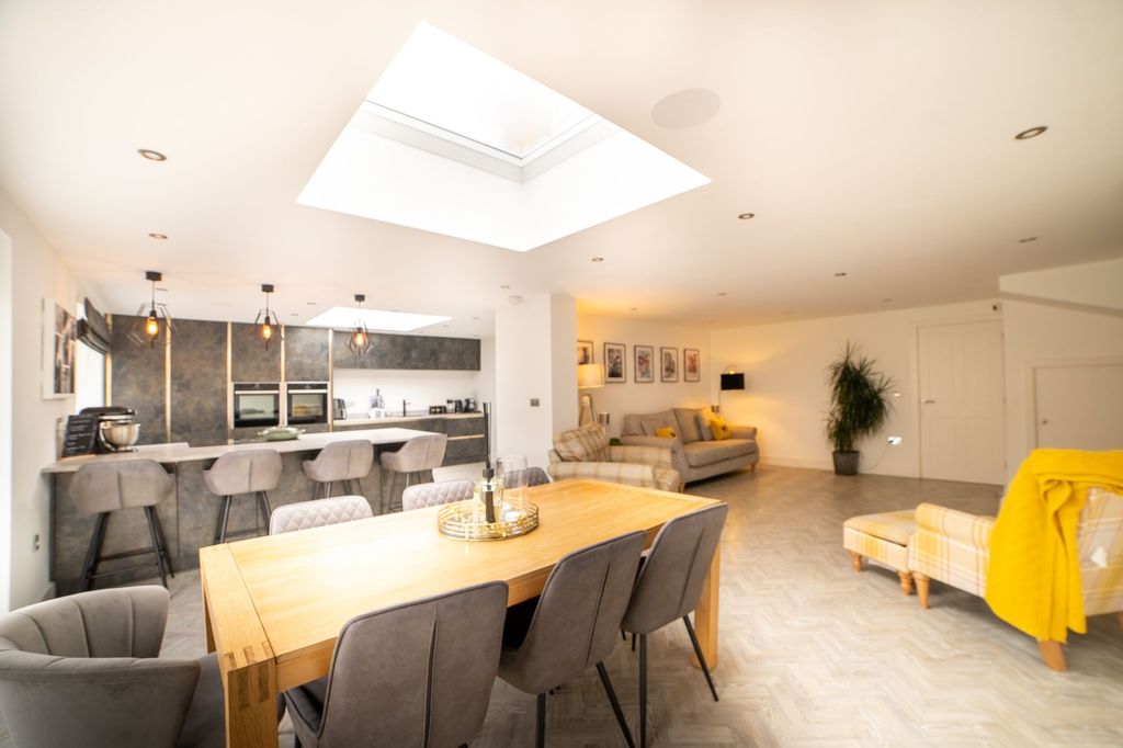 Property photo 1 of 18 Open Plan Living