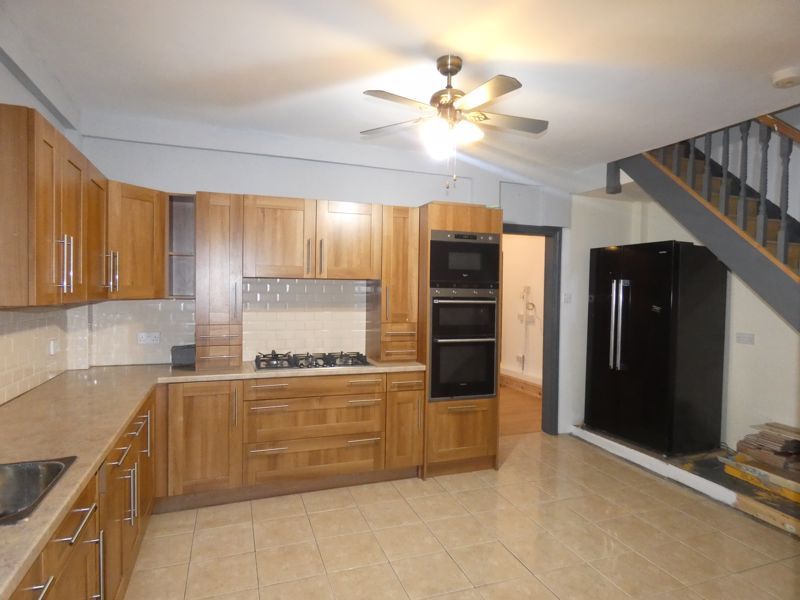 Property photo 1 of 17 Kitchen/Breakfast