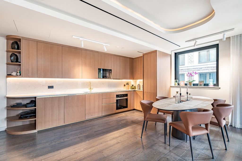 Property photo 2 of 17 Kitchen/Dining