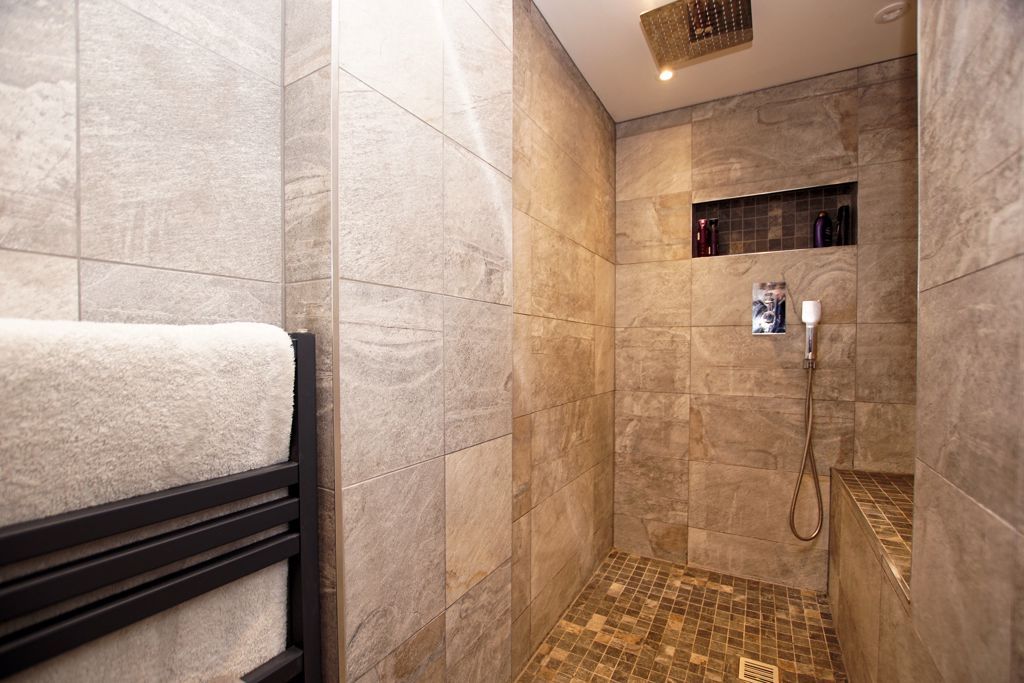 Property photo 3 of 21 Shower Room