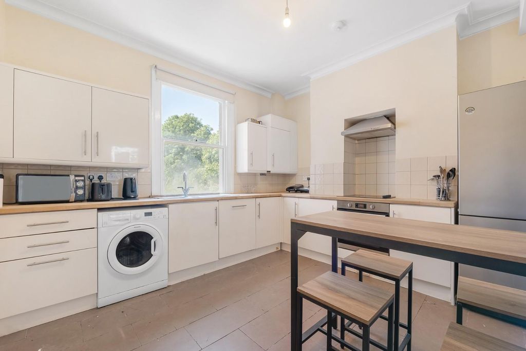 Property photo 2 of 17 Kitchen.Jpg