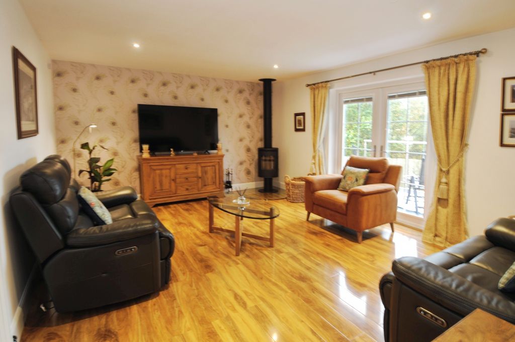 Property photo 3 of 19 Living Room