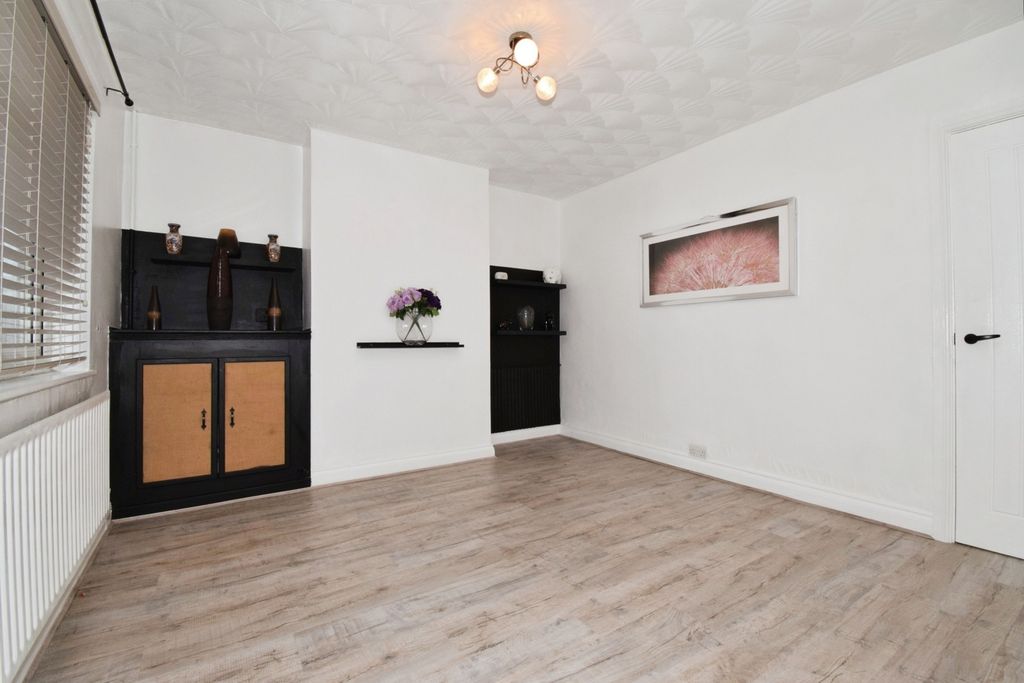 Property photo 2 of 20 Pbox-Img.Jpg