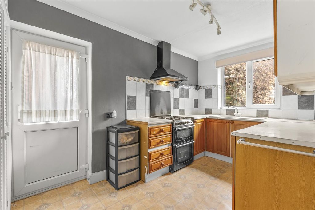 Property photo 3 of 17 Kitchen