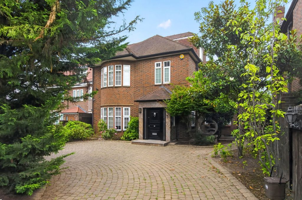 Property photo 1 of 32