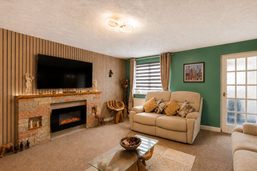 Property photo 2 of 15 Picture No. 21