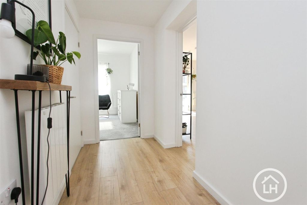 Property photo 1 of 10 Hallway