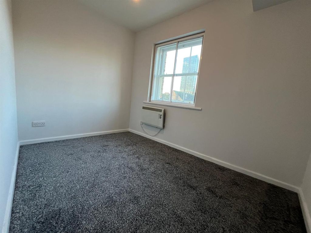 Property photo 3 of 5 Bedroom. .Jpg