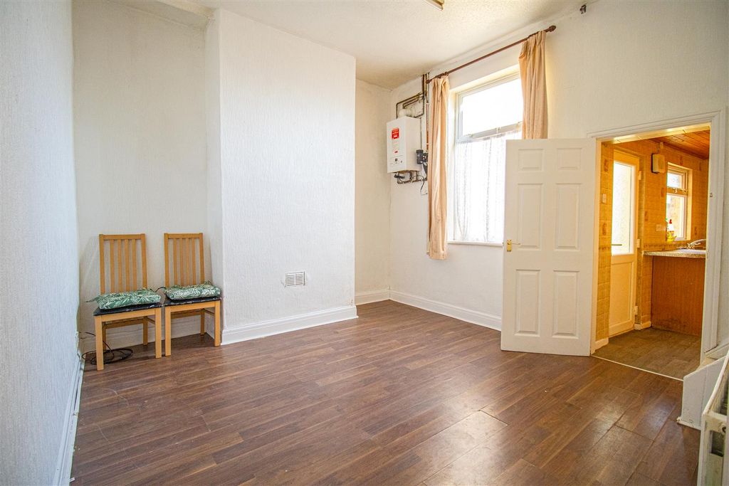 Property photo 3 of 9 Reception 2