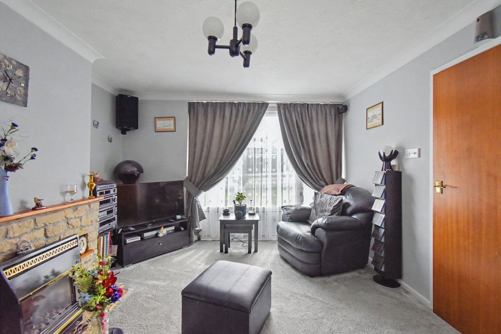 Property photo 2 of 19