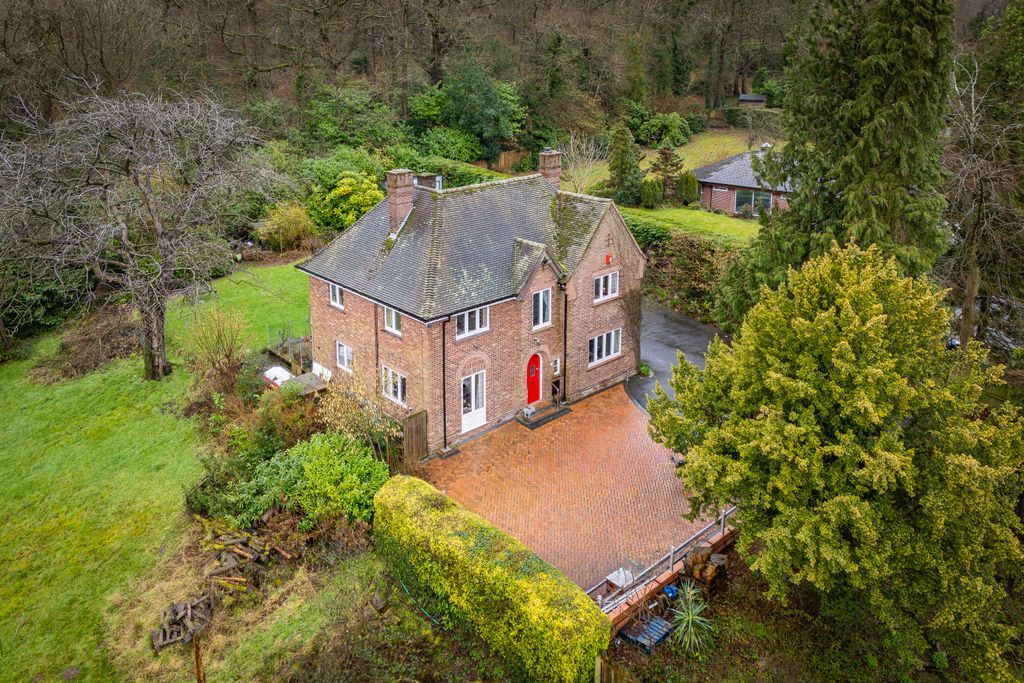 Property photo 1 of 32