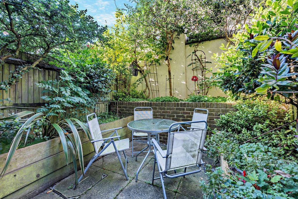 Property photo 2 of 14 Terrace