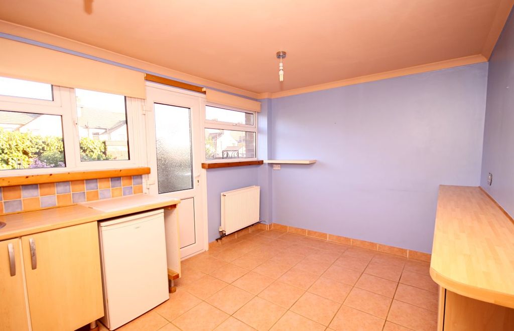 Property photo 3 of 10 Kicthen