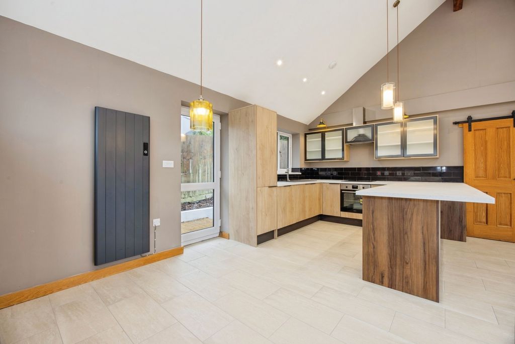 Property photo 3 of 19 Pbox-Img.Jpg