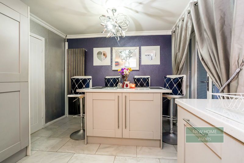 Property photo 3 of 19 Photo 12