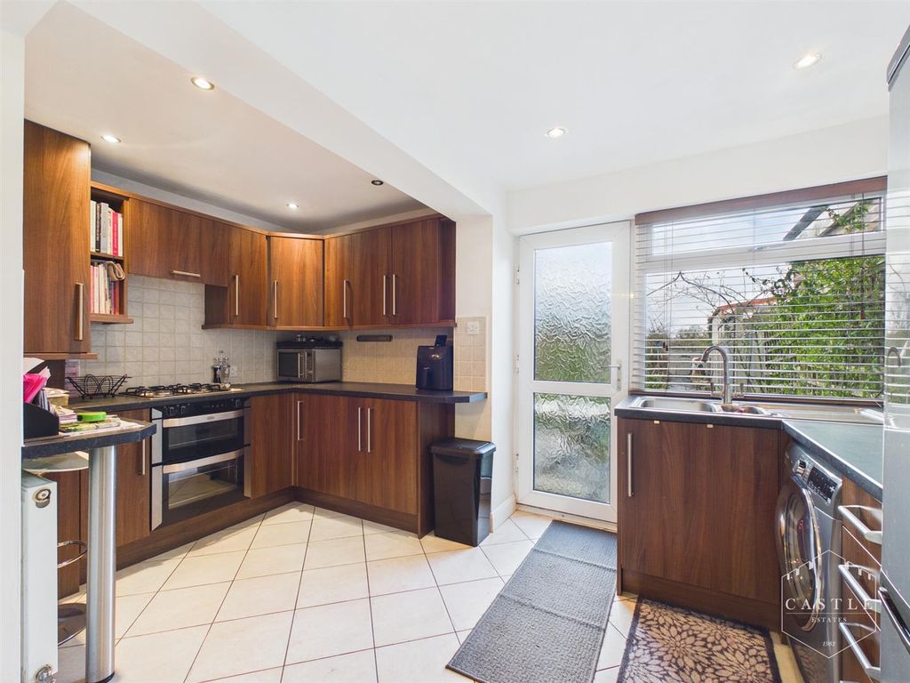 Property photo 3 of 17 Dining Kitchen