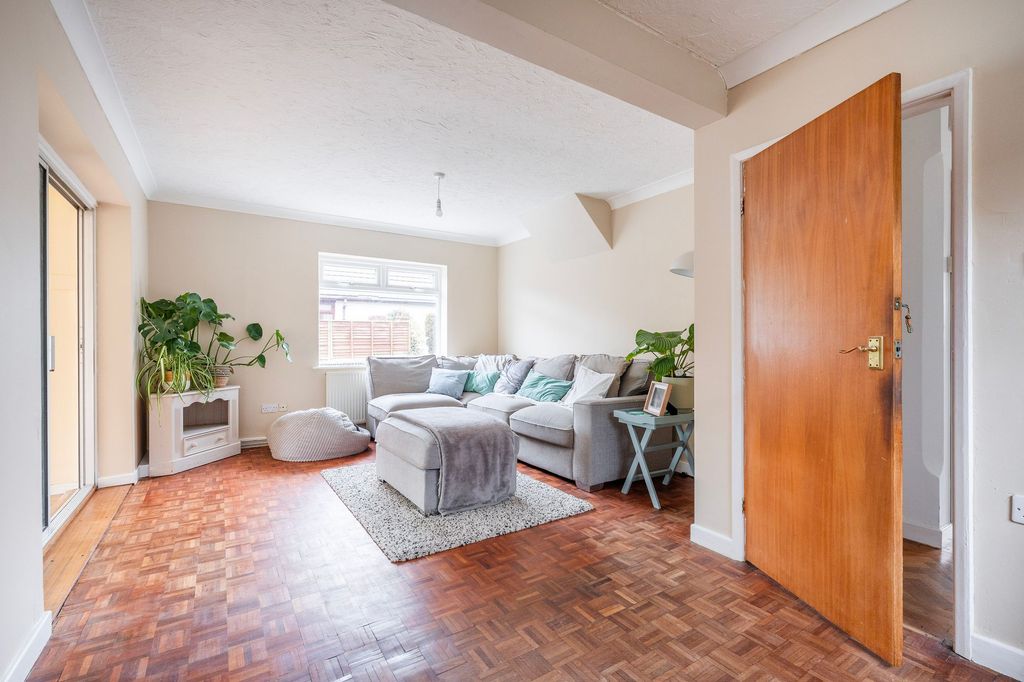 Property photo 3 of 25