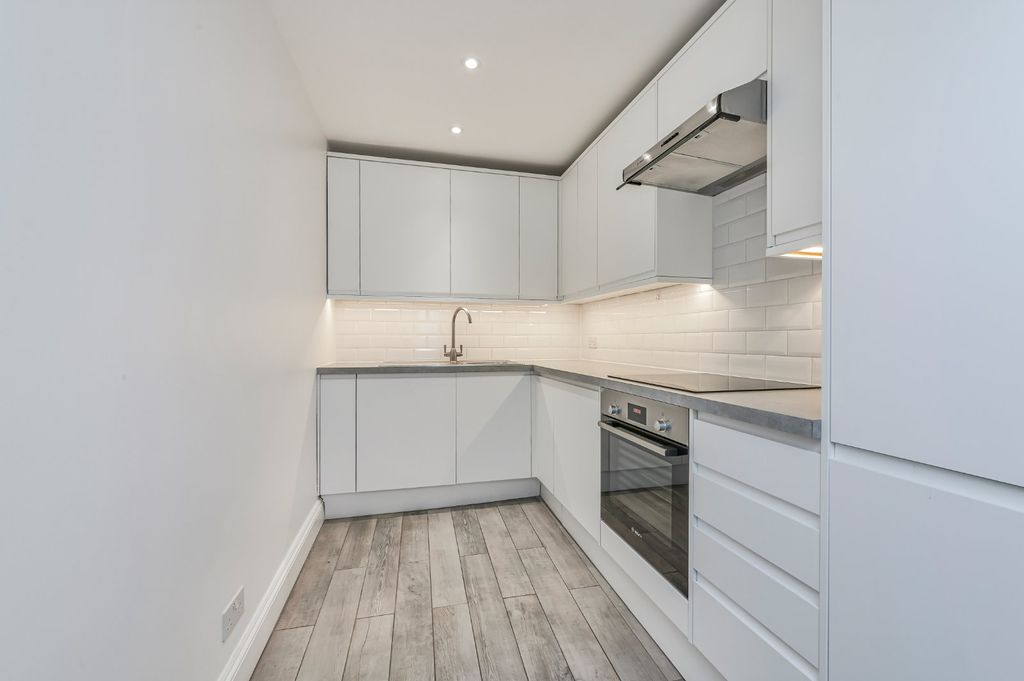 Property photo 3 of 19 Kitchen