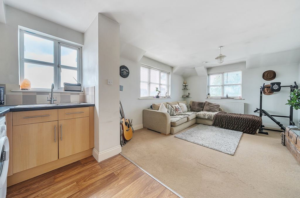 Property photo 3 of 13 1328850-3-6889E1E...