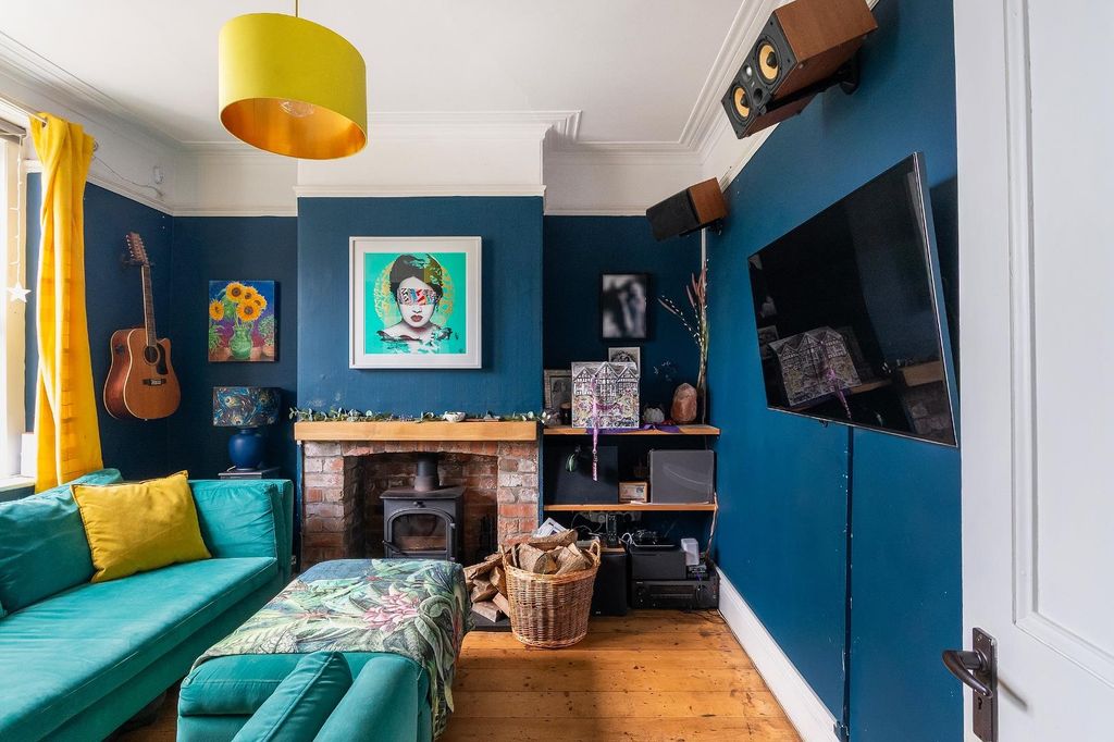 Property photo 3 of 30 9N6Sdd - Living Room C.Jpg