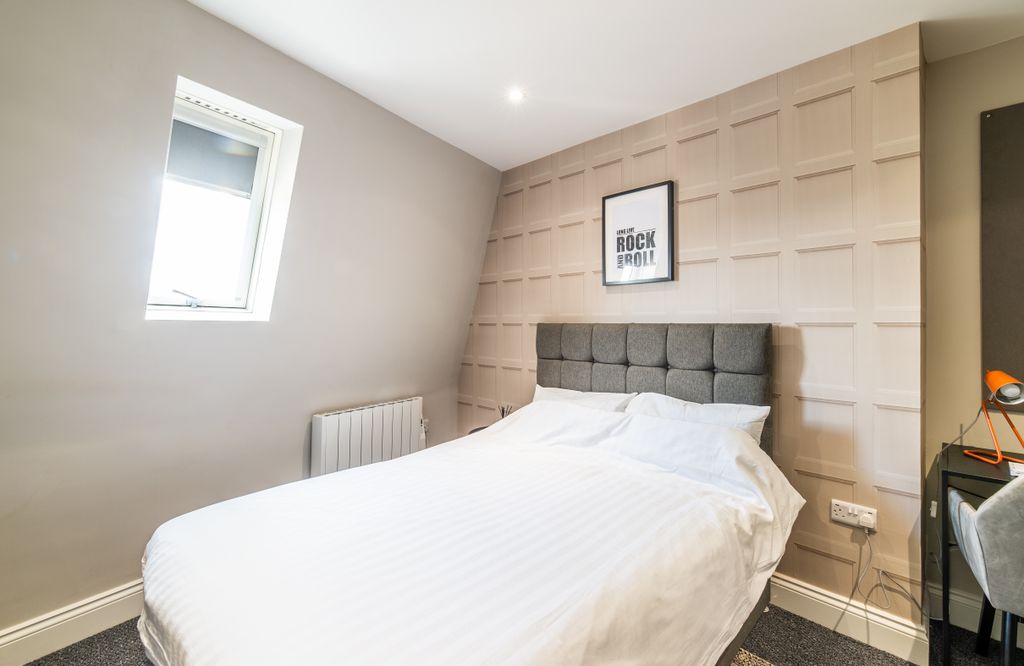Property photo 2 of 9 Canning Place B302-004