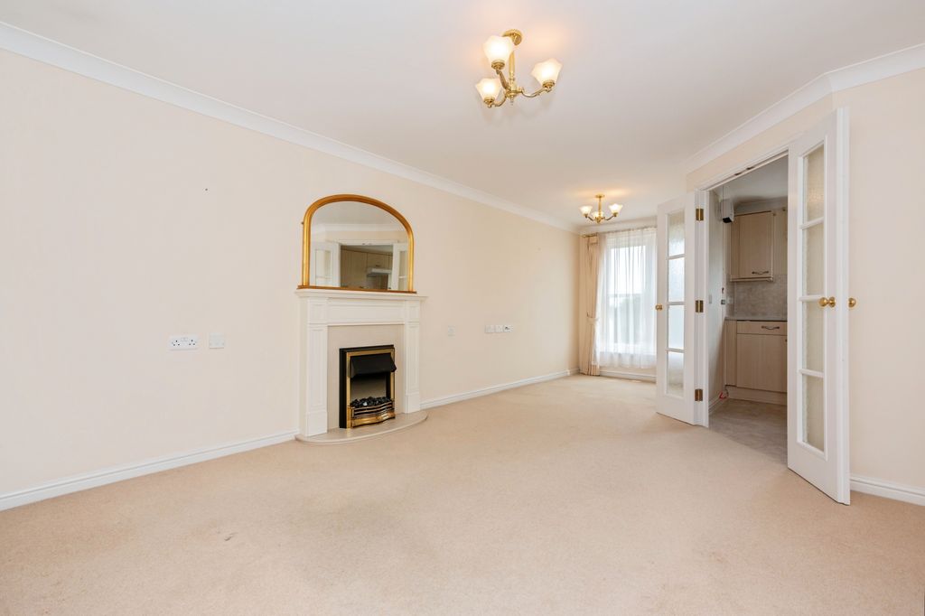 Property photo 2 of 10 Lounge