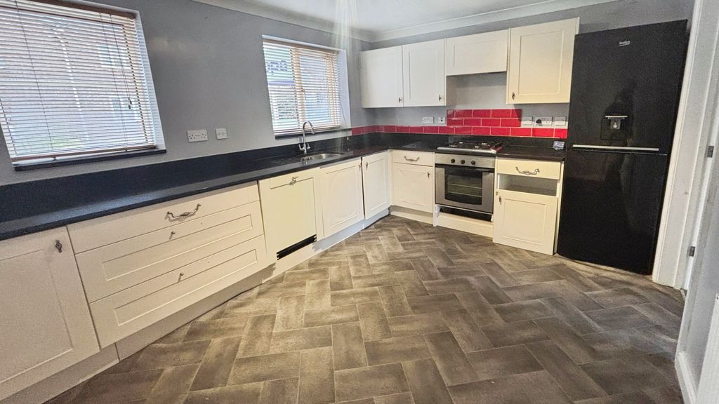 Property photo 2 of 14 Kitchen