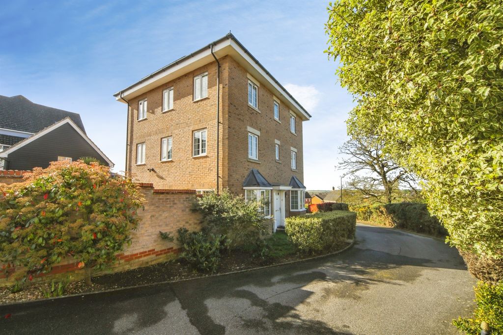 Property photo 2 of 26