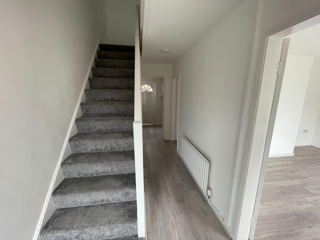 Property photo 2 of 10 Hall