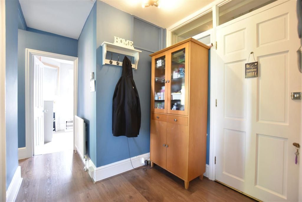 Property photo 3 of 10 Hall.Jpg