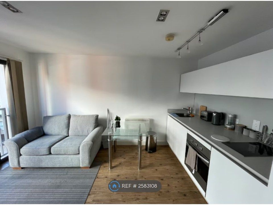 Property photo 3 of 11 Dining &amp; Extra Prep Space