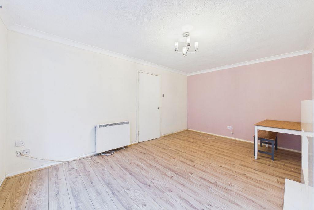 Property photo 3 of 10 Living Room