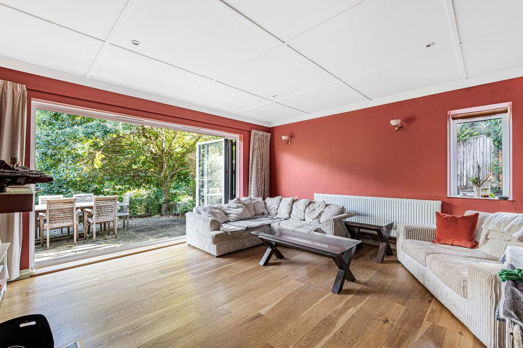 Property photo 2 of 25 Picture No. 11